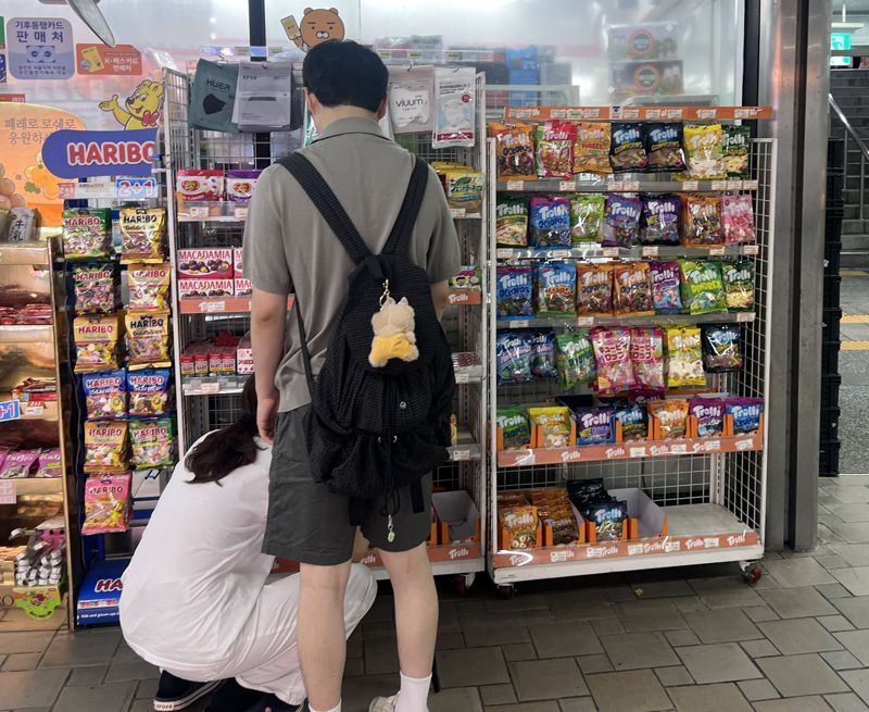 "꽁돈 생겨서 옷사러 왔어요"..소비쿠폰 일주일, 뭐샀나 봤더니 [르포]