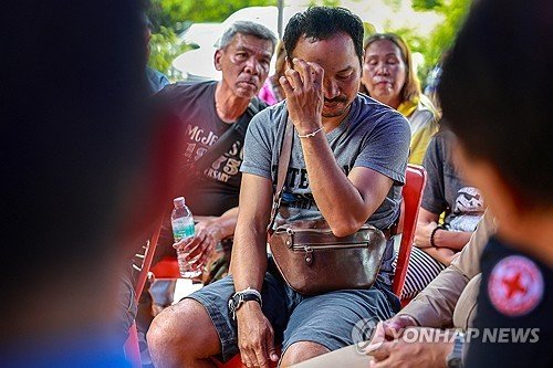 아내와 두 자녀 잃은 태국 가장 (출처=연합뉴스)