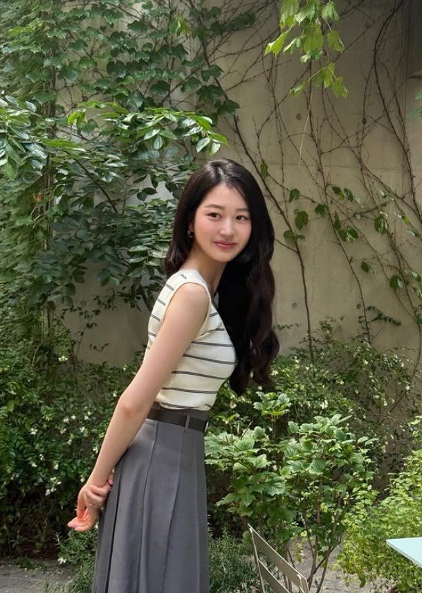 '장원영 언니' 장다아, 동생 못지 않네…국민 첫사랑 미모