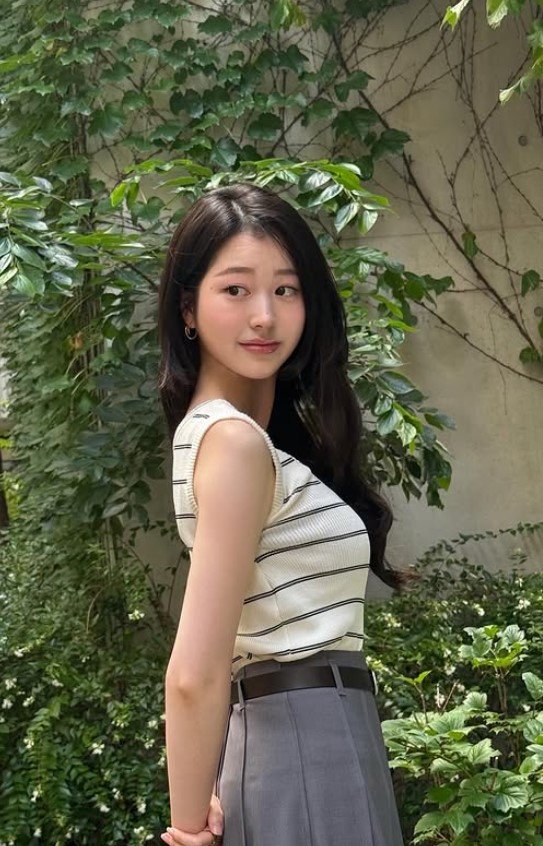'장원영 언니' 장다아, 동생 못지 않네…국민 첫사랑 미모