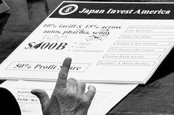 도널드 트럼프 미국 대통령이 백악관 집무실에서 23일(현지시간) 아카자와 료세이 일본 경제재생상 등 일본의 무역대표단과 협상을 했다. (댄 스카비노 백악관 부비서실장 X, 재판매 및 DB금지) 2025.7.24/뉴스1