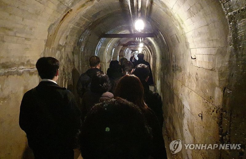 사도광산 갱도 찾은 한국인 희생자 유족들 (출처=연합뉴스)