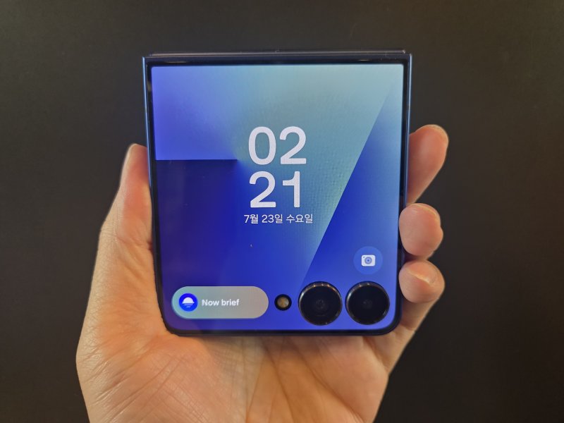 갤럭시 Z 플립7, 1.25㎜ 초슬림 베젤… 배터리 성능도 굿[IT 써보니]