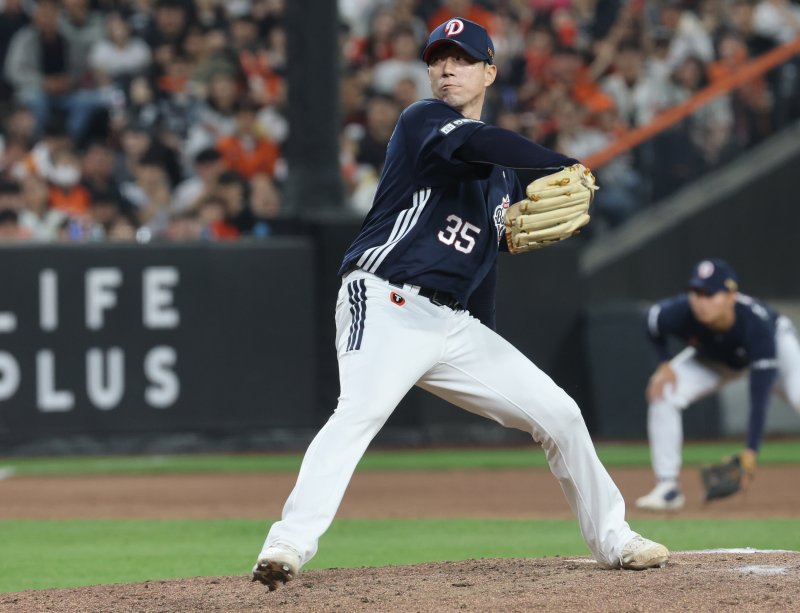 13일 대전 한화생명볼파크에서 열린 '2025 신한 SOL 뱅크 KBO리그' 프로야구 한화 이글스와 두산 베어스 경기에서 두산 투수 고효준이 역투하고 있다 2025.5.13/뉴스1 ⓒ News1 김기태 기자