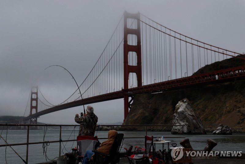 지난 21일 안개가 잔뜩 낀 금문교 (출처=연합뉴스)