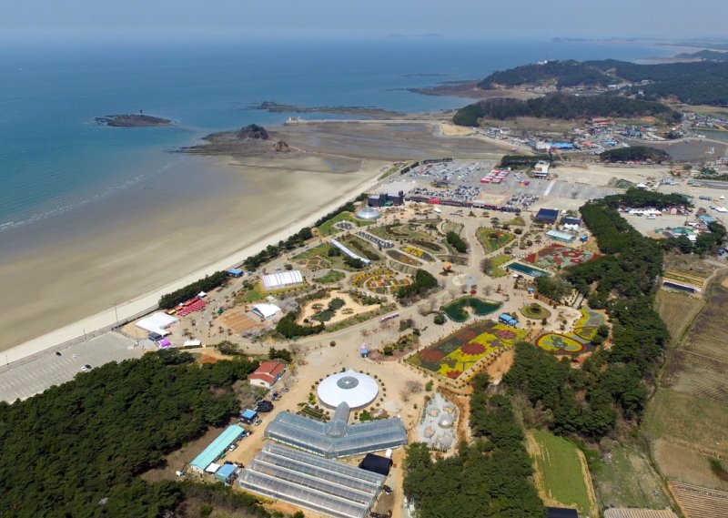 [태안=뉴시스] 충남 태안군 안면읍 승언리 꽃지해수욕장 전경. (사진=뉴시스 DB). photo@newsis.com *재판매 및 DB 금지