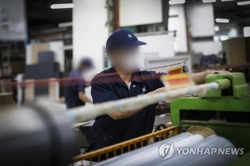 야근 마치고 사망한 외국인 노동자, 사인 미상인데 경찰은..
