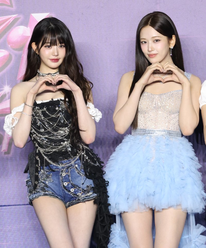 [뉴스1 ★]'짧게 입고 길게 뽐냈다' 안유진·장원영, 폭염도 식힐 여름 비주얼