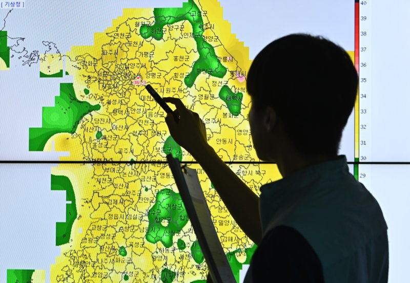 "117년 만의 기록" 서울 최저기온 28.8도...역대 2위