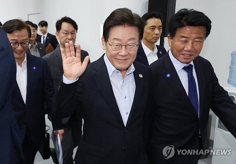 부산 타운홀 미팅 마친 이재명 대통령 (출처=연합뉴스)