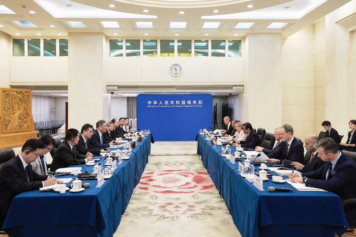 2024년 7월 미국 기업 대표단이 왕원타오 상무부장(장관) 등과 베이징에서 회담 중인 모습.뉴시스