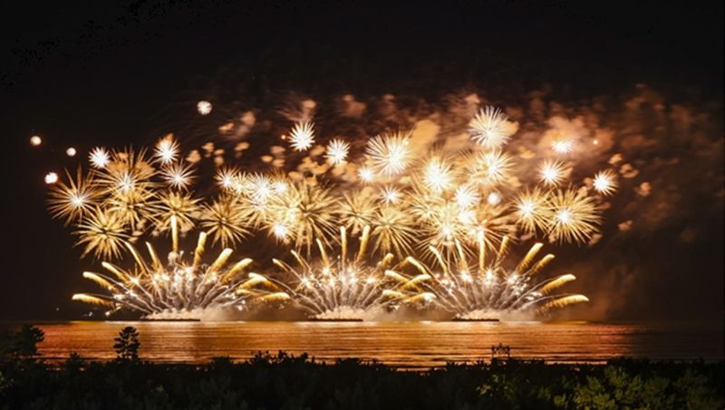 지난해 7월 26~28일 다대포해수욕장 일대에서 열린 ‘제28회 부산바다축제’ 현장. 다대 불꽃쇼가 펼쳐지는 모습. 부산시 제공
