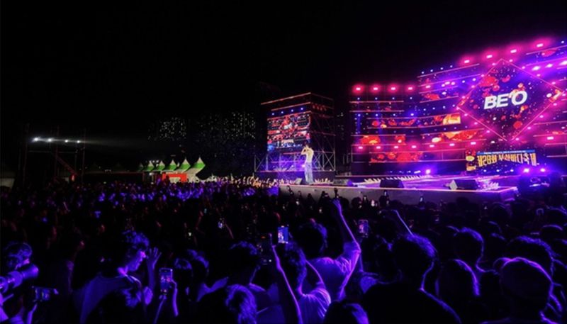 지난해 7월 26~28일 다대포해수욕장 일대에서 진행된 ‘제28회 부산바다축제’ 현장. 초청가수의 공연 무대. 부산시 제공