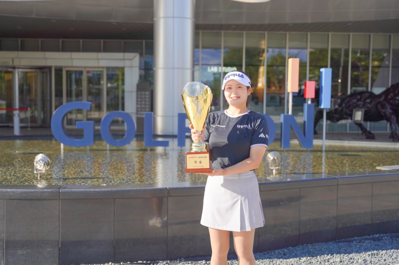 롯데렌터카 WG투어 우승을 차지한 홍현지 (골프존 제공)