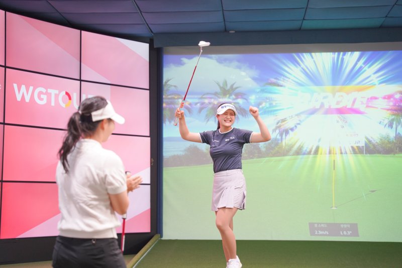 롯데렌터카 WG투어 우승을 차지한 홍현지 (골프존 제공)