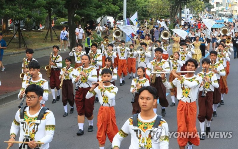 제주국제관악제 시가 퍼레이드 (출처=연합뉴스)