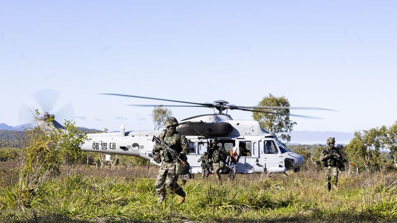 해병대는 지난 3일부터 27일까지 호주 북동부 일대에서 미국, 호주 등과 함께 2025년 탈리스만 세이버 연합훈련에 참가해 연합작전 수행능력을 향상했다. 소규모 상륙훈련 장면. 해병대사령부 제공
