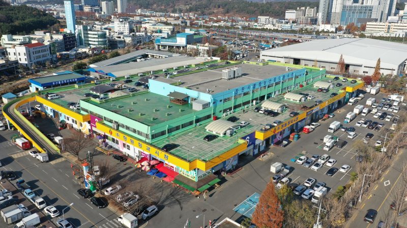 [창원=뉴시스] 강경국 기자 = 경남 창원시 팔용농산물도매시장. (사진=창원시청 제공). 2025.07.28. photo@newsis.com *재판매 및 DB 금지
