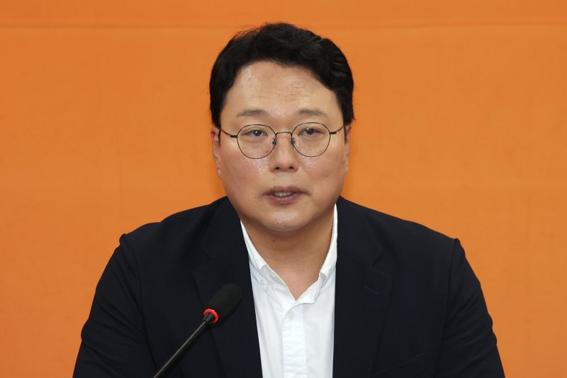 천하람 개혁신당 원내대표가 28일 오전 서울 여의도 국회에서 김건희 여사의 의혹들을 수사하는 특검(특별검사 민중기)의 이준석 신임 대표에 대한 압수수색과 관련해 기자회견을 하고 있다. 2025.7.28/뉴스1 ⓒ News1 이광호 기자
