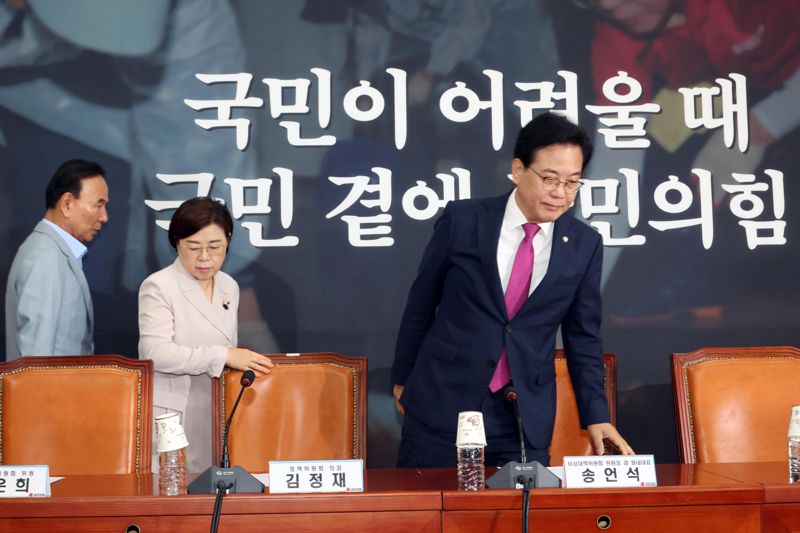 송언석 국민의힘 비상대책위원장 겸 원내대표가 28일 오전 서울 여의도 국회에서 열린 비상대책위원회의에 참석하고 있다. 사진=박범준 기자