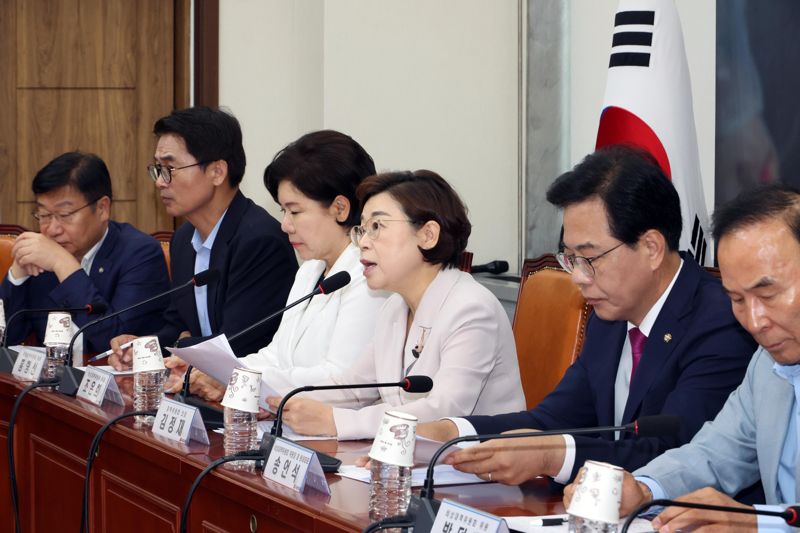 김정재 국민의힘 정책위의장이 28일 오전 서울 여의도 국회에서 열린 비상대책위원회의에서 발언하고 있다. 사진=박범준 기자