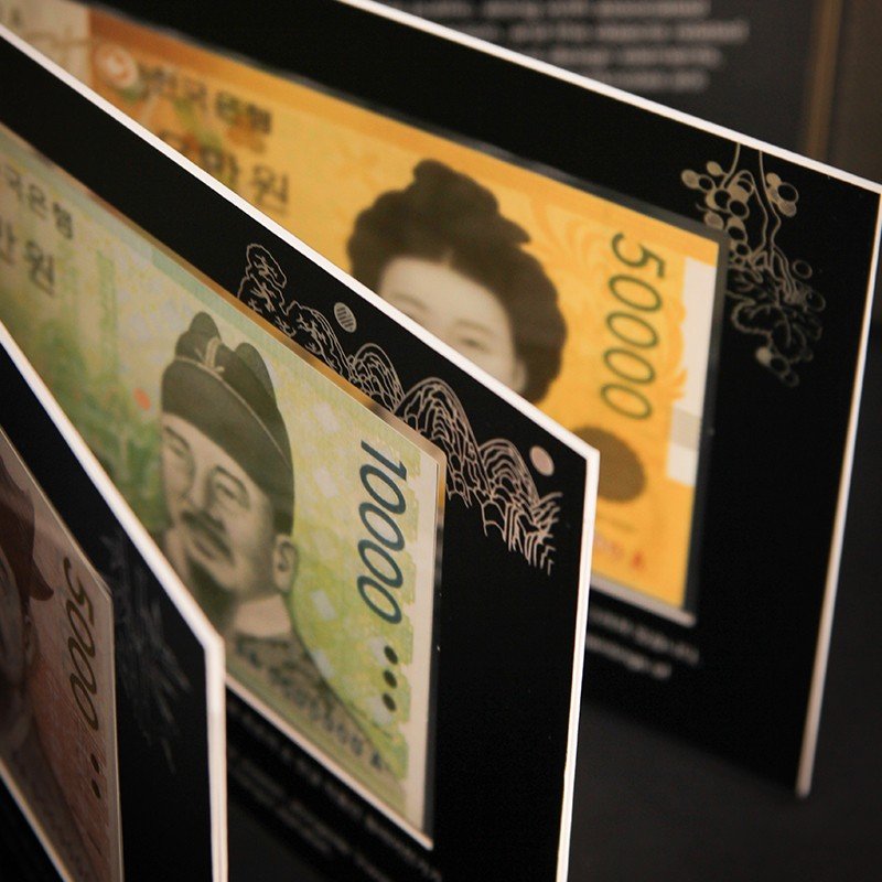 [대전=뉴시스]조폐공사의 현용은행권세트. 2025. 06. 05 photo@newsis.com *재판매 및 DB 금지