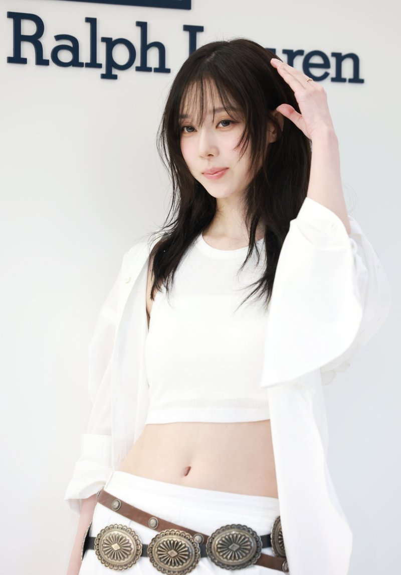 [뉴스1 ★]윈터 ‘겨울 공주님의 여름날’…폭염 속 압도적인 청량 비주얼