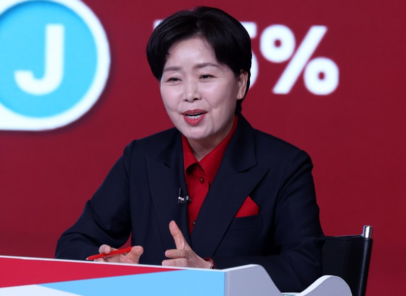 [서울=뉴시스] 추상철 기자 = 양향자 당시 제21대 대통령 선거 국민의힘 경선 후보가 지난 4월19일 오후 서울 강서구 ASSA아트홀에서 열린 '제21대 대통령 선거 국민의힘 1차 경선 A조 토론회'에서 발언을 하고 있다. 2025.04.19. scchoo@newsis.com