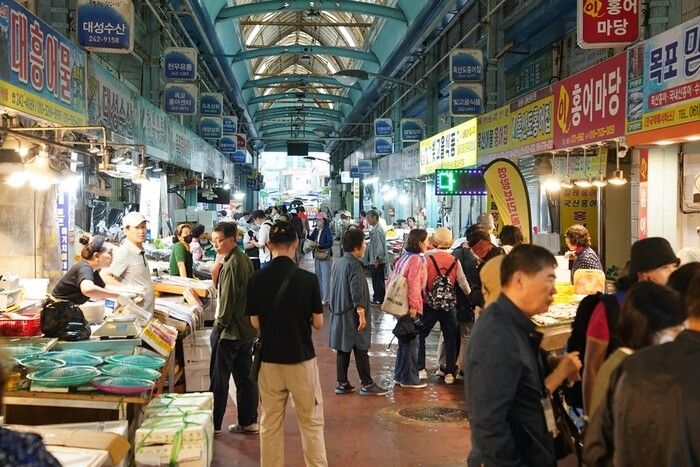 전남 목포시가 경기 침체로 위축된 민생경제 회복을 위해 민생회복 소비쿠폰 신속 지급과 다양한 지원 정책을 통한 소상공인 지원에 총력을 쏟고 있다. 목포시 제공