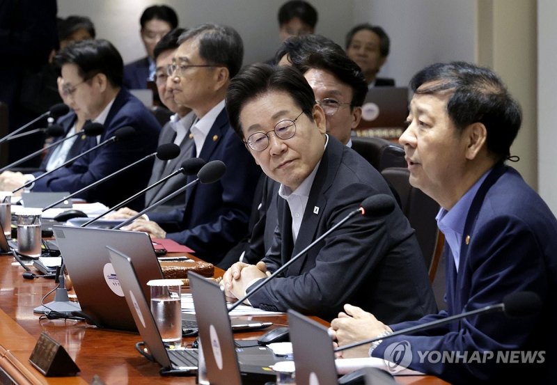 이재명 대통령, 신임 국무위원과 함께 (출처=연합뉴스)