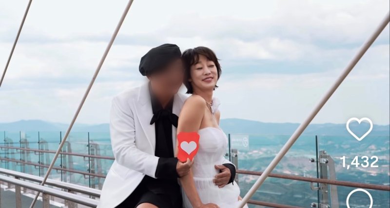 '불륜설 부인' 최여진, 7살 연상 돌싱♥과 웨딩화보 공개