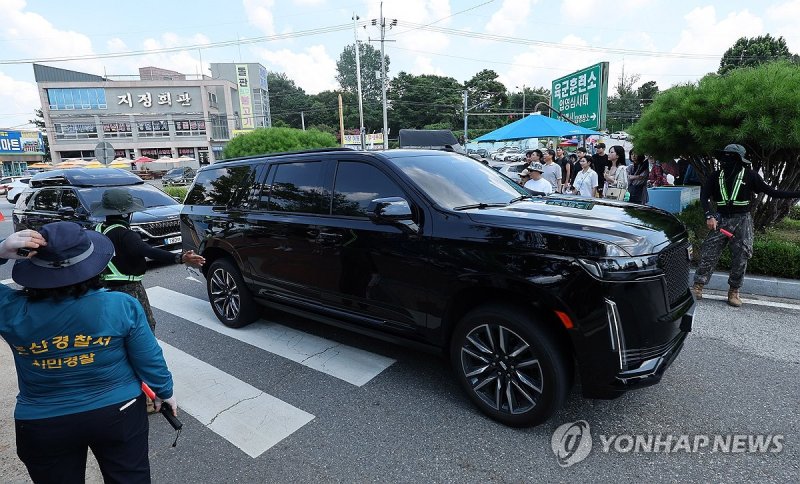 훈련소 들어가는 차은우 차량 (출처=연합뉴스)