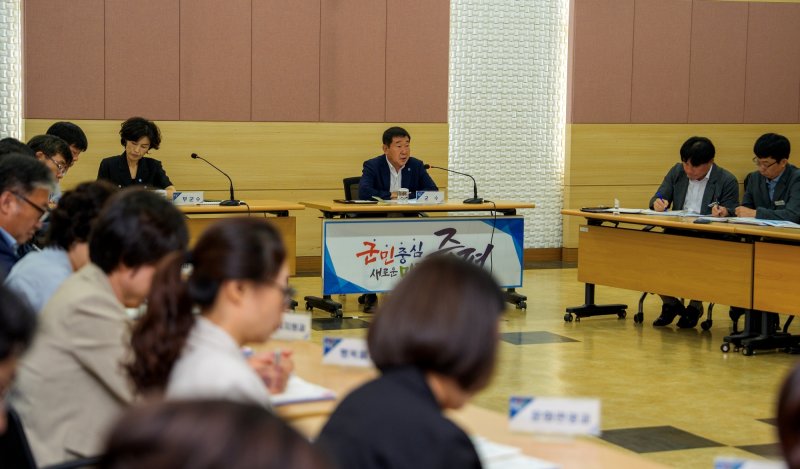 증평군은 28일 군청 대회의실에서 이재영 군수 주재로 '민선 6기 주요 핵심사업 추진상황 보고회'를 열었다.(증평군 제공, 재판매 및 DB금지)/뉴스1