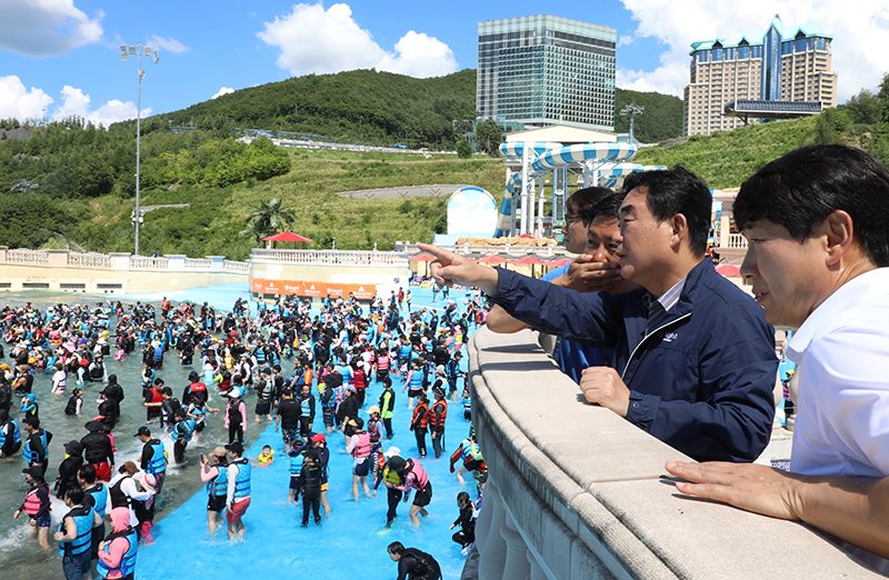 강원랜드 최철규 직무대행은 28일 여름 성수기를 맞아 워터월드 등 전 사업장을 대상으로 특별안전점검을 실시하고 있다.(사진=강원랜드 제공) *재판매 및 DB 금지