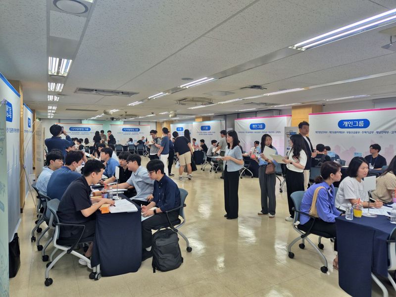 우리은행, 사내 직무박람회 열어.."직원 커리어 개발 지원에 진심"
