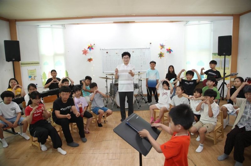 청풍초 학생들이 만드는 영화 '할머니와 나와 민들레' 촬영 장면 (출처=연합뉴스)