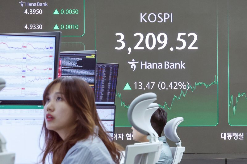 서울 중구 하나은행 딜링룸./뉴스1 ⓒ News1 민경석 기자