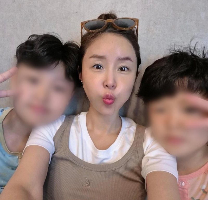 신지, 예비남편 논란 후 행복 미소 "진짜 사랑해"