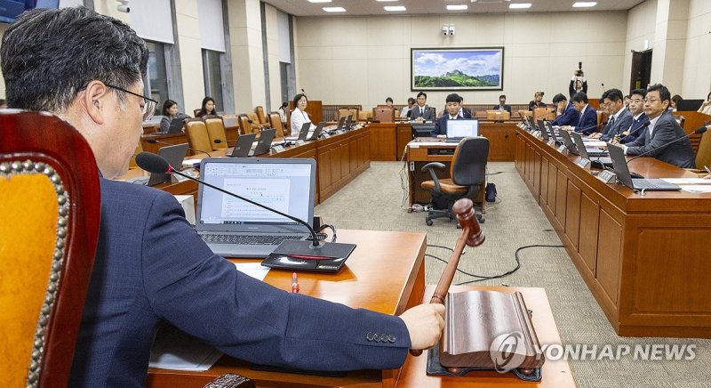 노조법 2·3조 개정안, 국회 환노위 통과 (출처=연합뉴스)