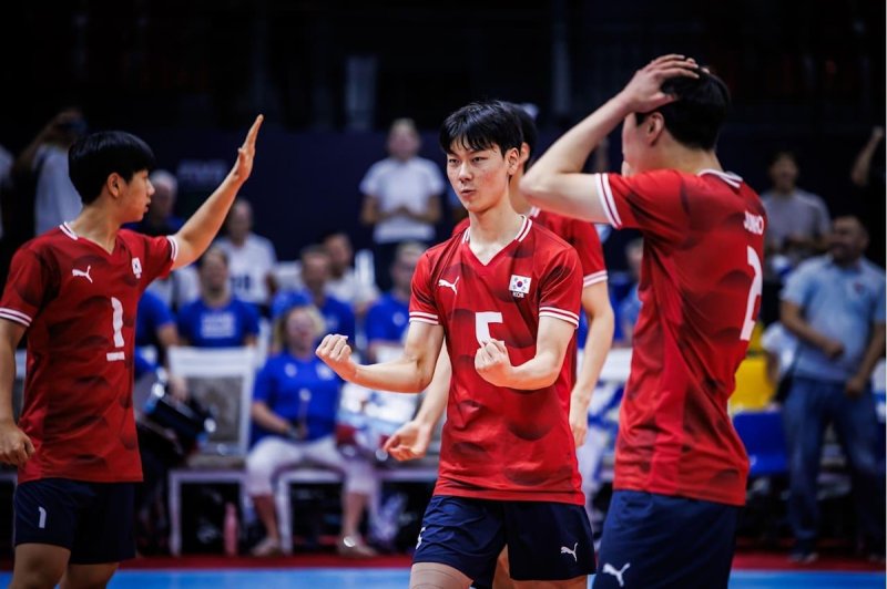 득점 후 기뻐하는 한국 U-19 남자배구 대표팀 선수들 (출처=연합뉴스)