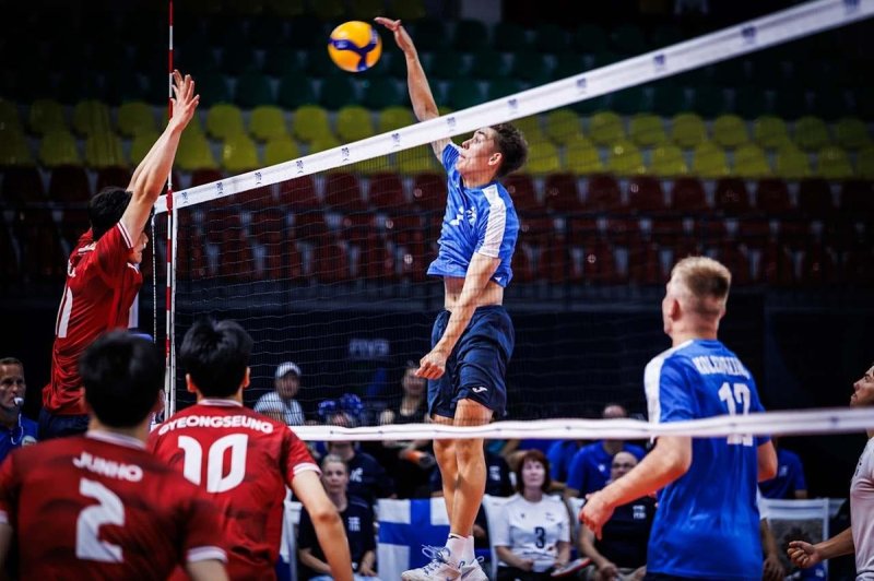 핀란드의 공격을 막는 한국 U-19 남자배구 대표팀 (출처=연합뉴스)