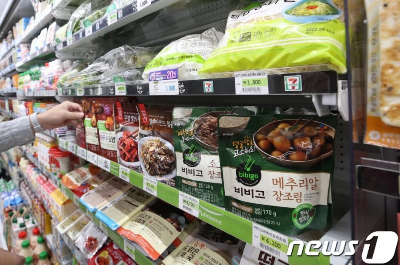 서울의 한 편의점에 식품이 진열돼 있다. 2022.9.23/뉴스1 ⓒ News1 권현진 기자