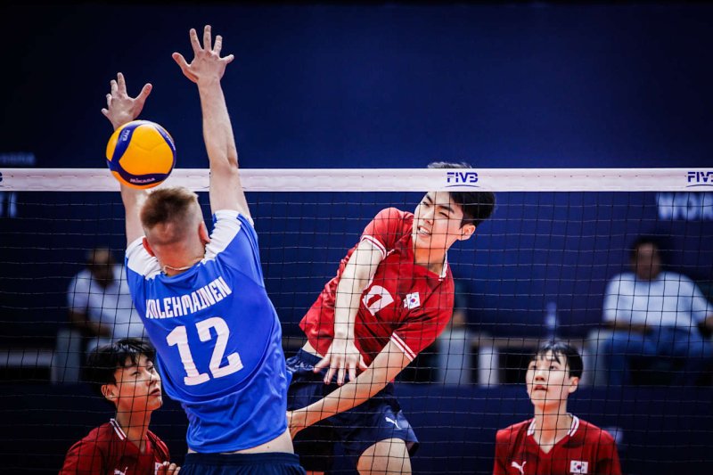 한국 19세 이하 배구대표팀은 29일(한국시간) 열린 2025 국제배구연맹(FIVB) U19 세계선수권대회 조별리그 D조 4차전에서 바카라 가상 머니 사이트 2-3으로 졌다. (FIVB 제공)