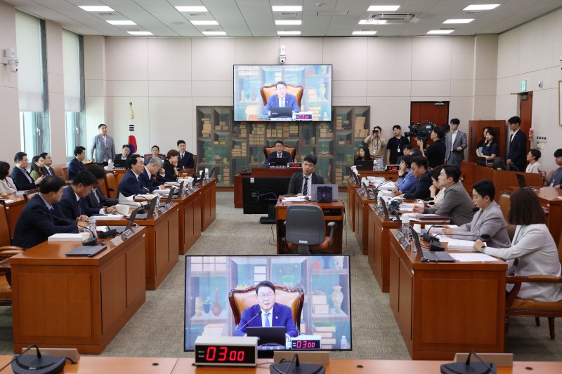 지난 22일 오후 서울 여의도 국회에서 열린 문화체육관광위원회 전체회의에서 김교흥 위원장이 발언하고 있다. 2025.7.22/뉴스1 ⓒ News1 이광호 기자