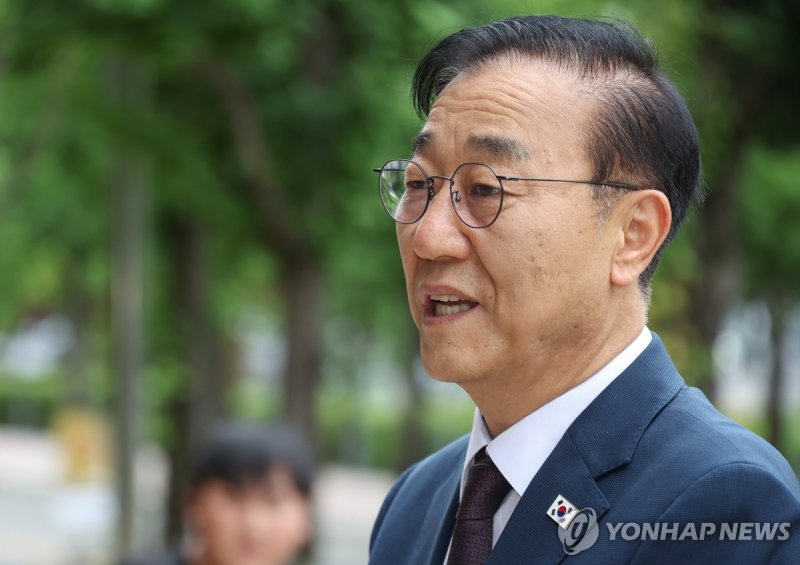 질문에 답하는 김윤덕 국토부 장관 후보자 (출처=연합뉴스)