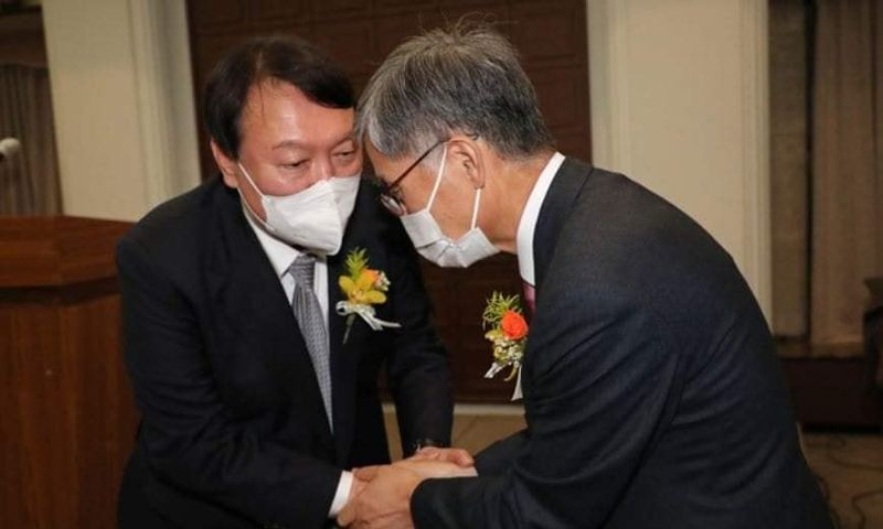 신평 연이틀 "尹 1.8평 독방, 유영철 배당되는 곳"