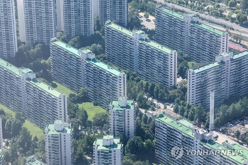 거래 관망세 속 서울 인기 단지 신고가 (출처=연합뉴스)