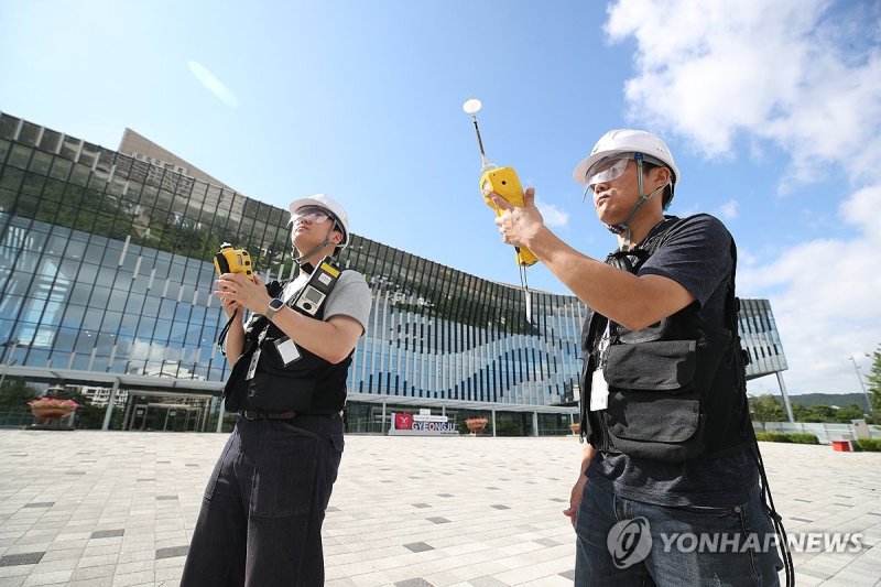 APEC 행사장 유해 물질 농도 측정 (출처=연합뉴스)