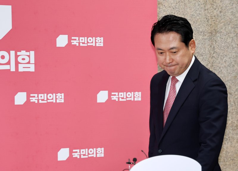 [서울=뉴시스] 김명년 기자 = 장동혁 국회 법제사법위원회 국민의힘 간사가 28일 오후 서울 여의도 국회에서 더불어민주당의 상법 개정안 강행처리 관련 입장 발표 기자회견에 참석해 있다. 2025.07.28. kmn@newsis.com