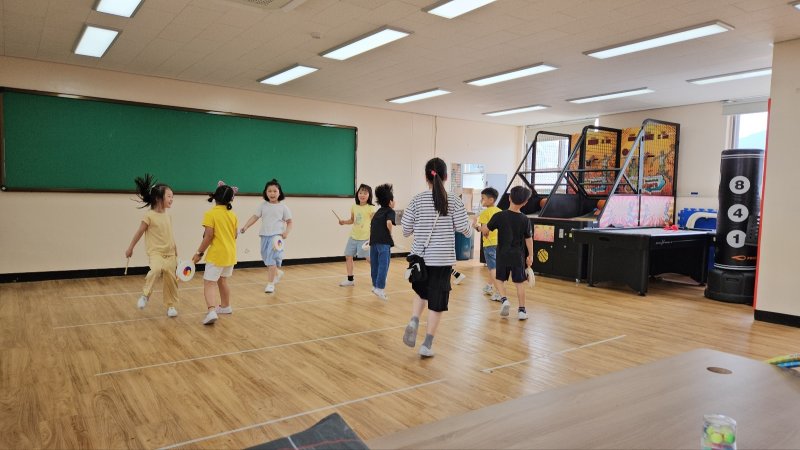 엄사초등학교 ‘건강한 돌봄놀이터’ 모습(계룡시 제공.재판매 및 DB금지)/뉴스1